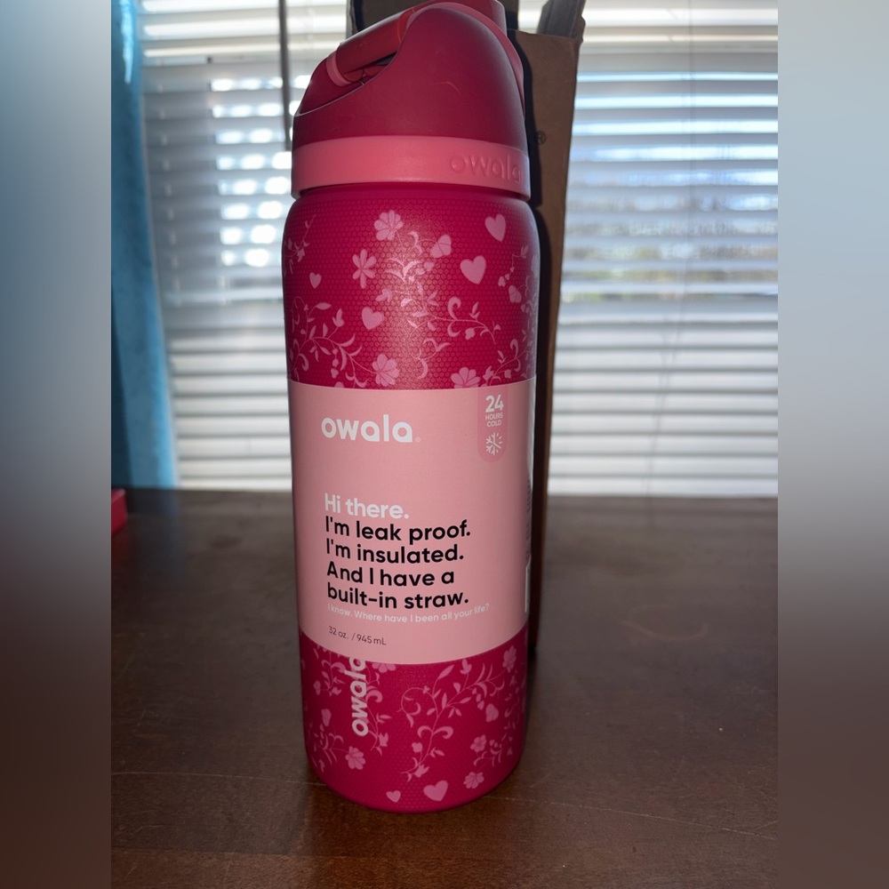 Owala FreeSip Insulated Water Bottle - red and pink